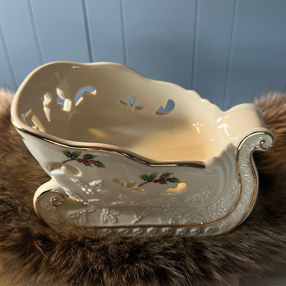 PartyLite Holly Leaf Sleigh